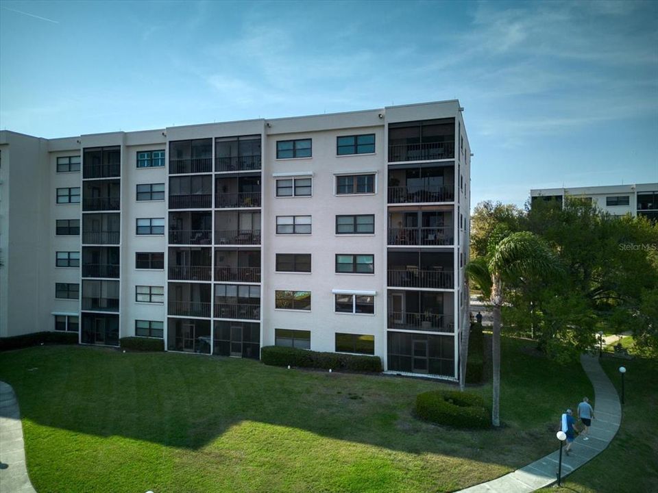 For Sale: $399,900 (2 beds, 2 baths, 1250 Square Feet)