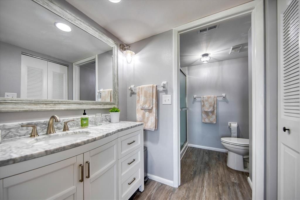 For Sale: $399,900 (2 beds, 2 baths, 1250 Square Feet)