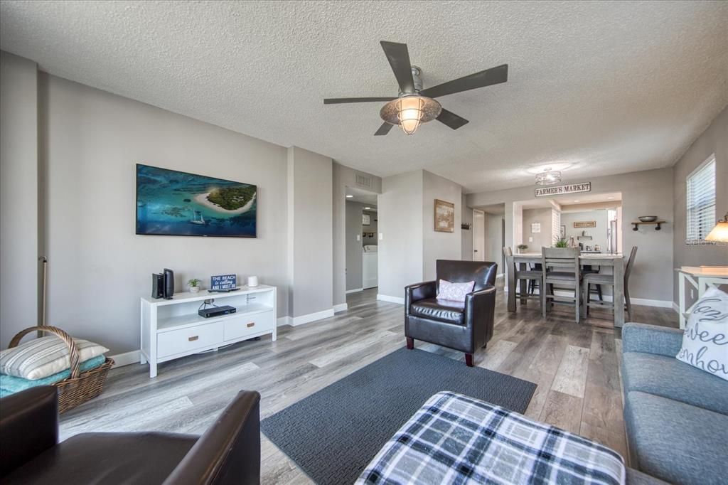 For Sale: $399,900 (2 beds, 2 baths, 1250 Square Feet)