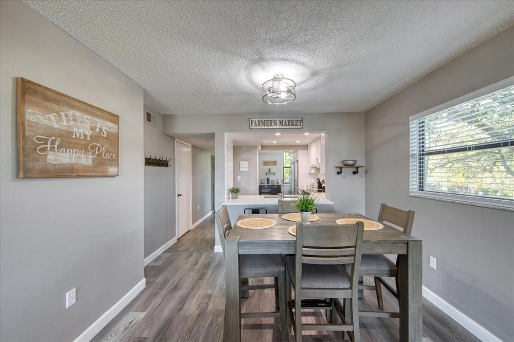 For Sale: $399,900 (2 beds, 2 baths, 1250 Square Feet)