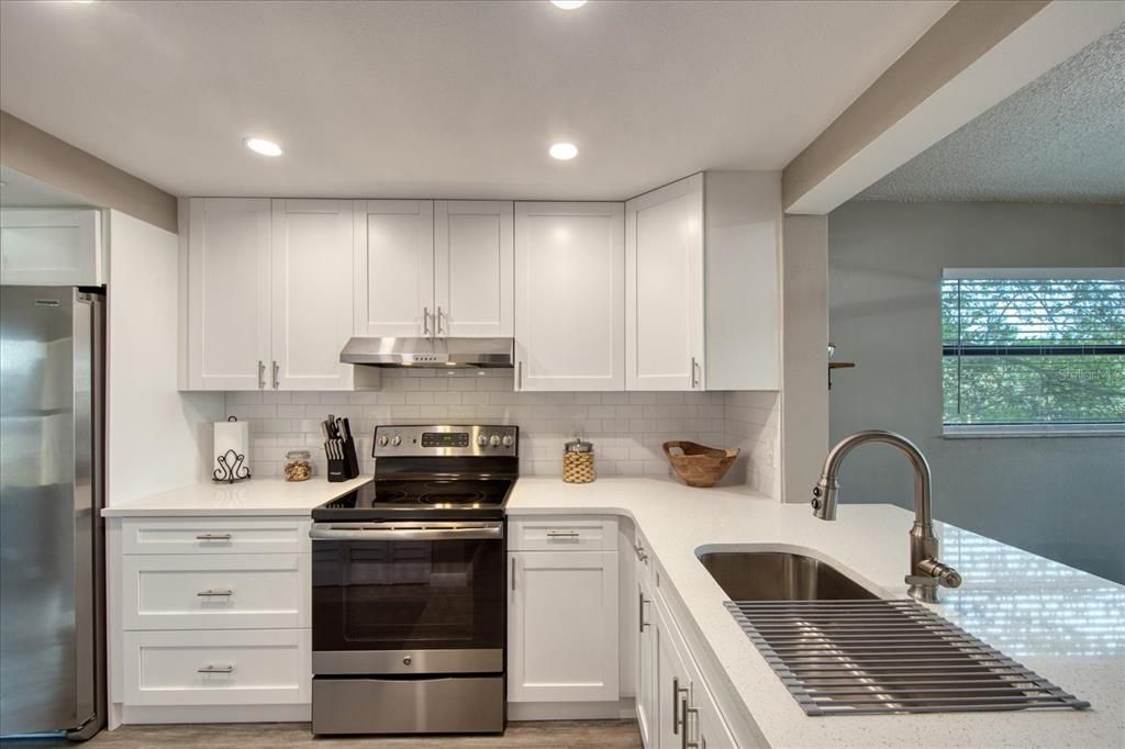 For Sale: $399,900 (2 beds, 2 baths, 1250 Square Feet)