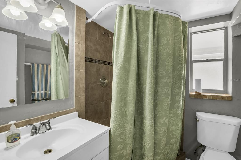 На продажу: $299,900 (3 спален, 2 ванн, 1680 Квадратных фут)