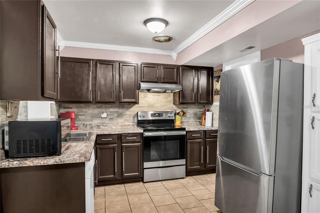 На продажу: $299,900 (3 спален, 2 ванн, 1680 Квадратных фут)