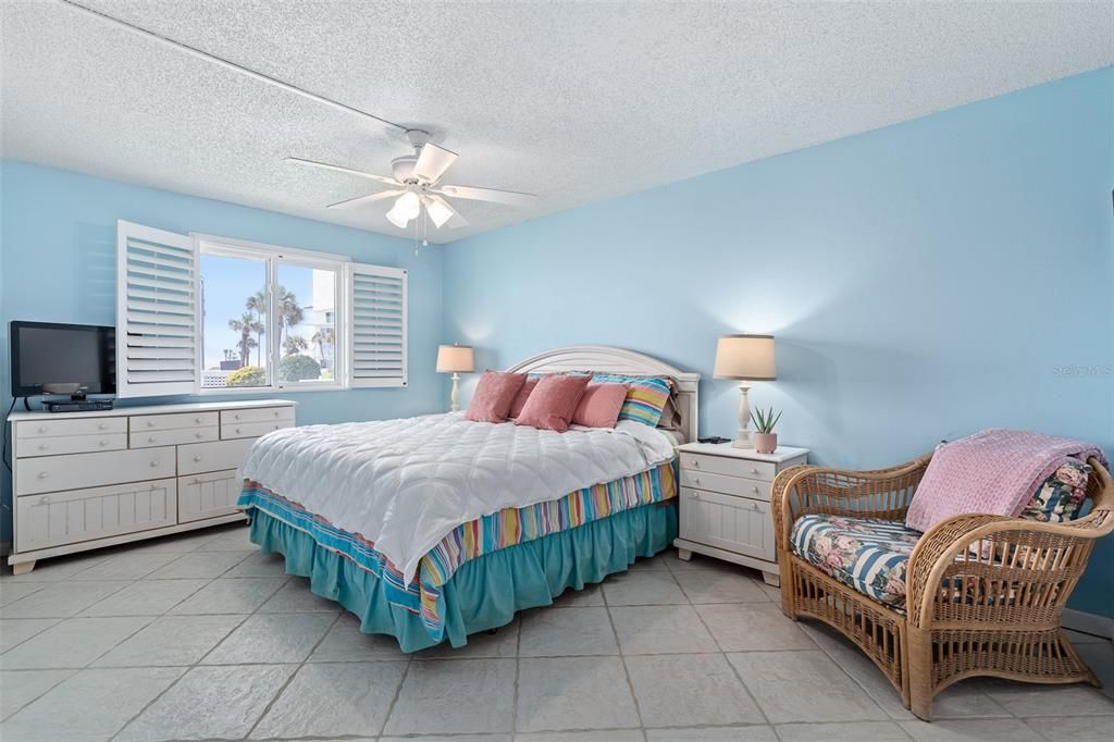 For Sale: $398,000 (2 beds, 2 baths, 1107 Square Feet)