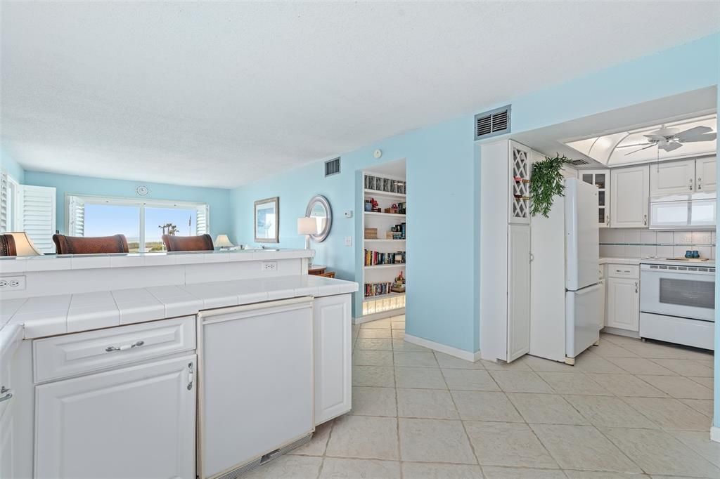 For Sale: $398,000 (2 beds, 2 baths, 1107 Square Feet)
