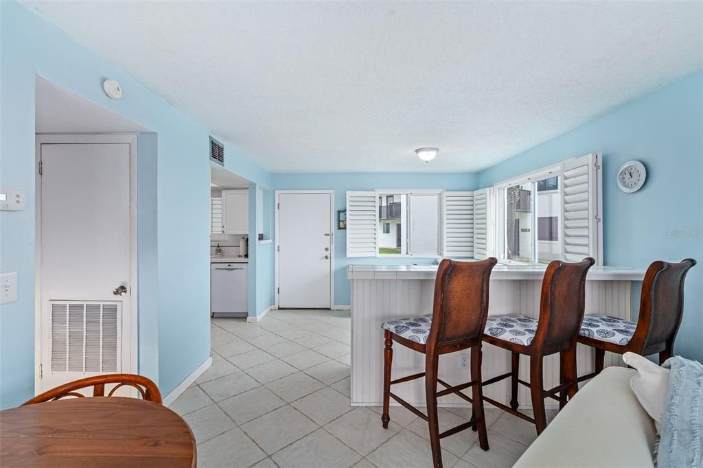 For Sale: $398,000 (2 beds, 2 baths, 1107 Square Feet)