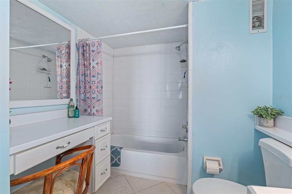 For Sale: $398,000 (2 beds, 2 baths, 1107 Square Feet)