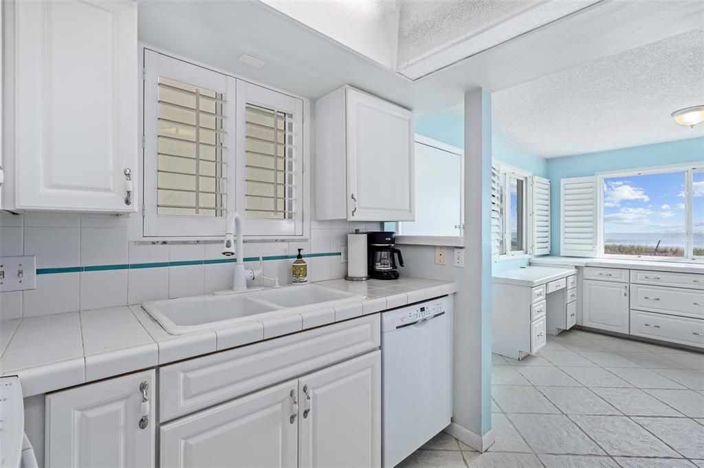 For Sale: $398,000 (2 beds, 2 baths, 1107 Square Feet)