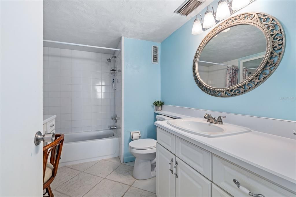 For Sale: $398,000 (2 beds, 2 baths, 1107 Square Feet)