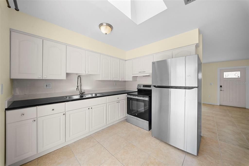For Sale: $345,000 (3 beds, 2 baths, 1170 Square Feet)