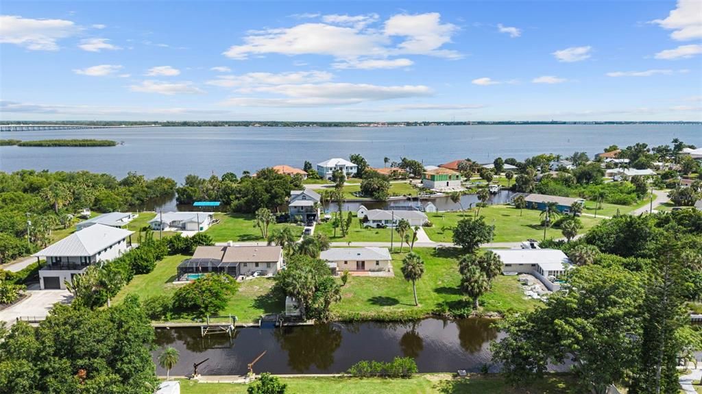 For Sale: $345,000 (3 beds, 2 baths, 1170 Square Feet)