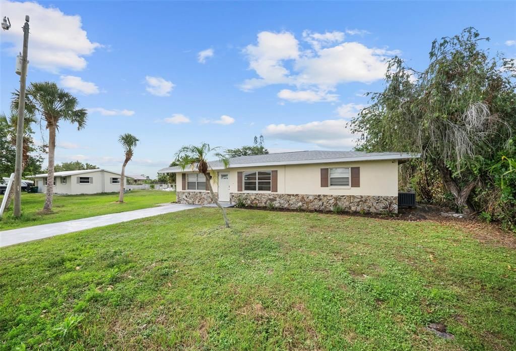 For Sale: $345,000 (3 beds, 2 baths, 1170 Square Feet)