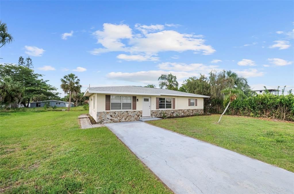 For Sale: $345,000 (3 beds, 2 baths, 1170 Square Feet)