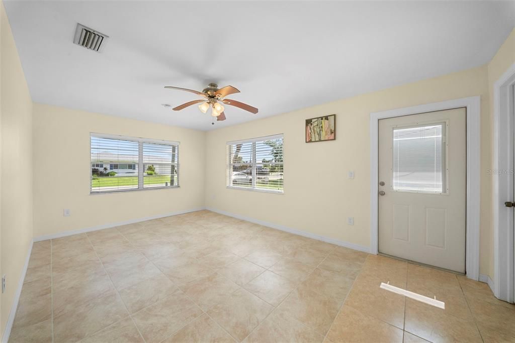 For Sale: $345,000 (3 beds, 2 baths, 1170 Square Feet)