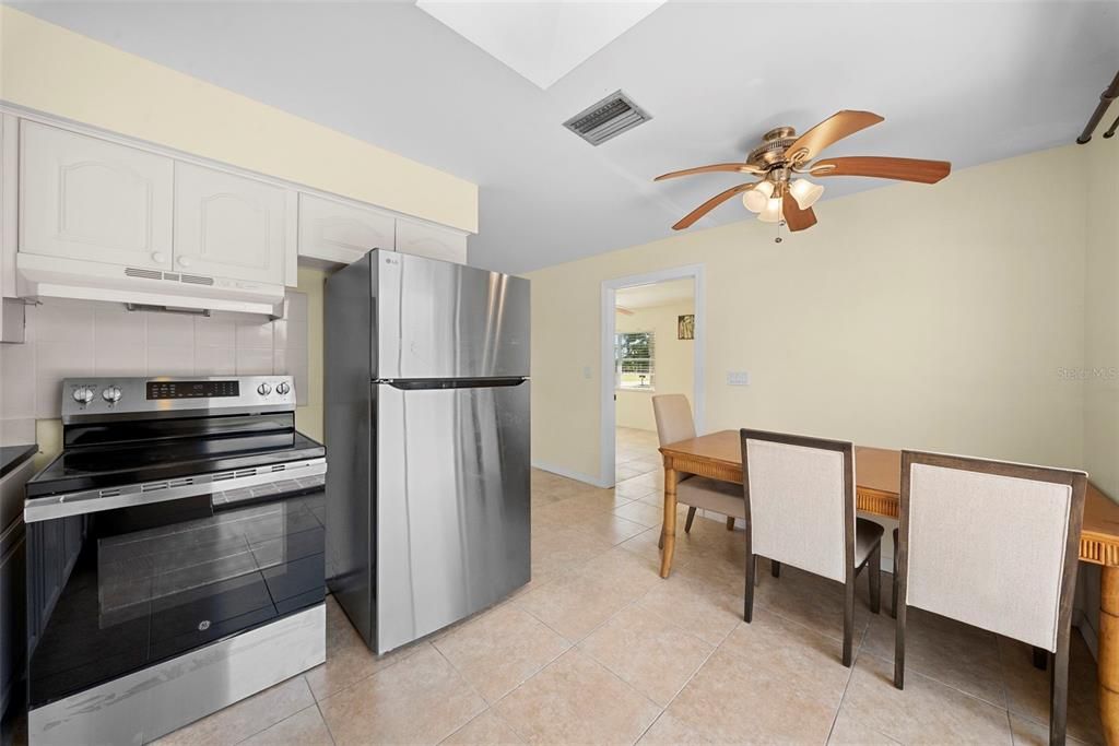 For Sale: $345,000 (3 beds, 2 baths, 1170 Square Feet)