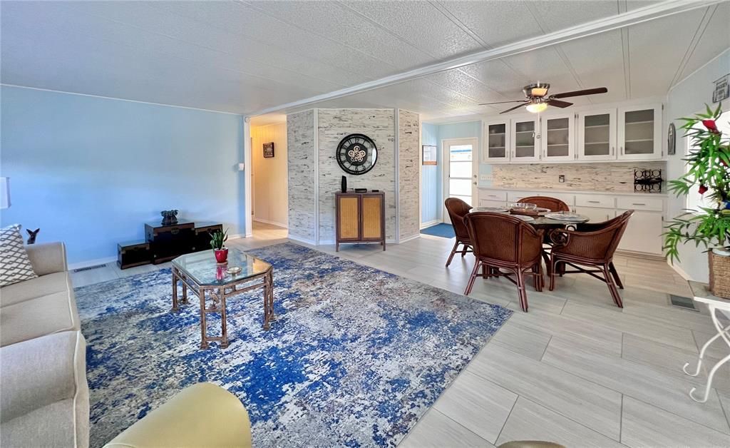 For Sale: $199,000 (2 beds, 2 baths, 1232 Square Feet)