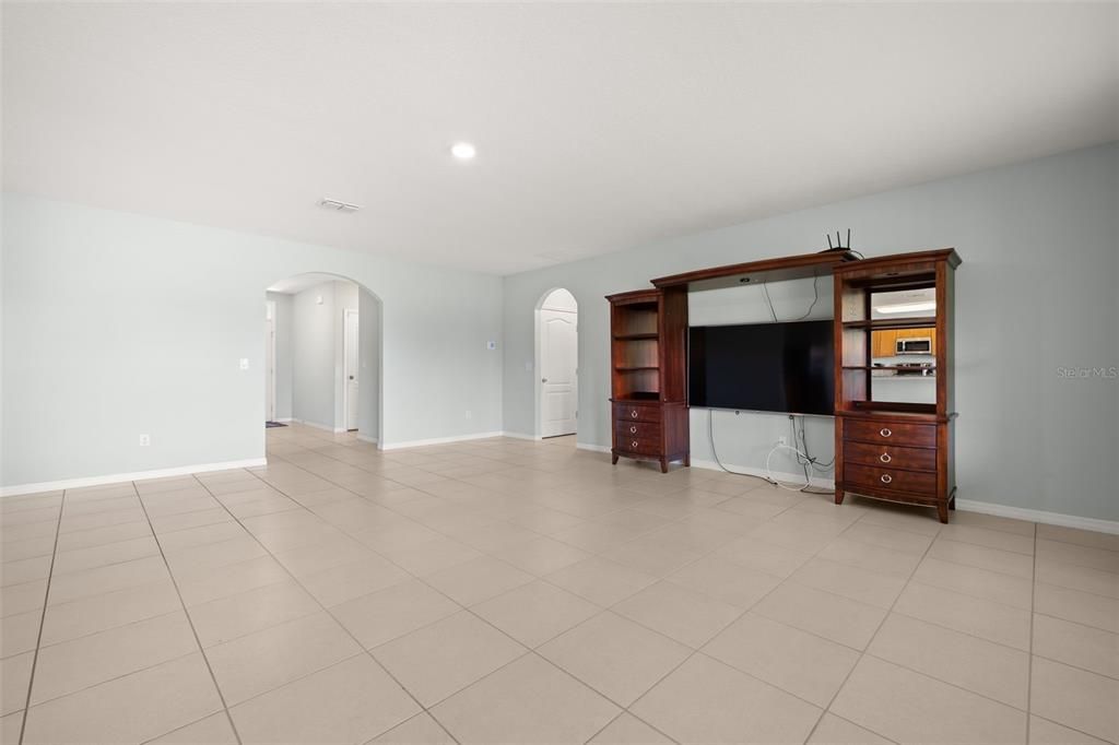 For Sale: $469,000 (4 beds, 2 baths, 2339 Square Feet)