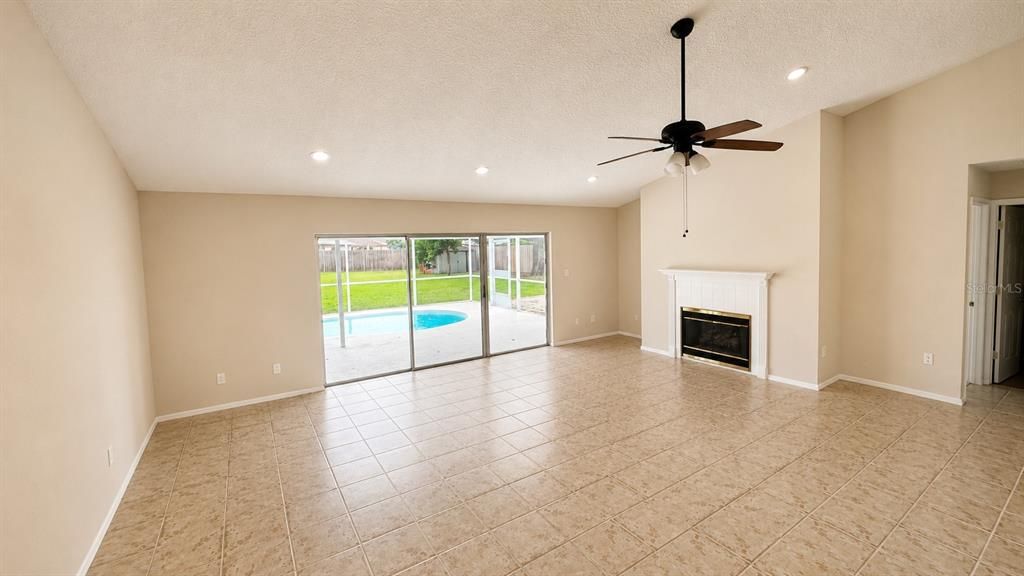 En Venta: $439,000 (3 camas, 2 baños, 1425 Pies cuadrados)