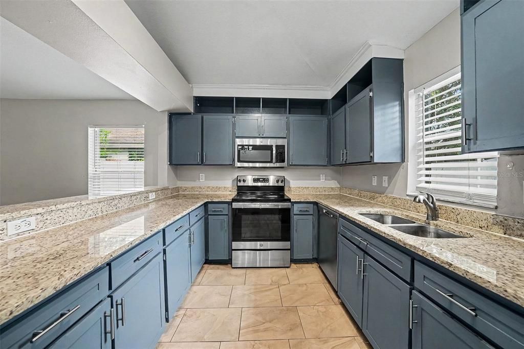 For Sale: $334,900 (4 beds, 2 baths, 1410 Square Feet)