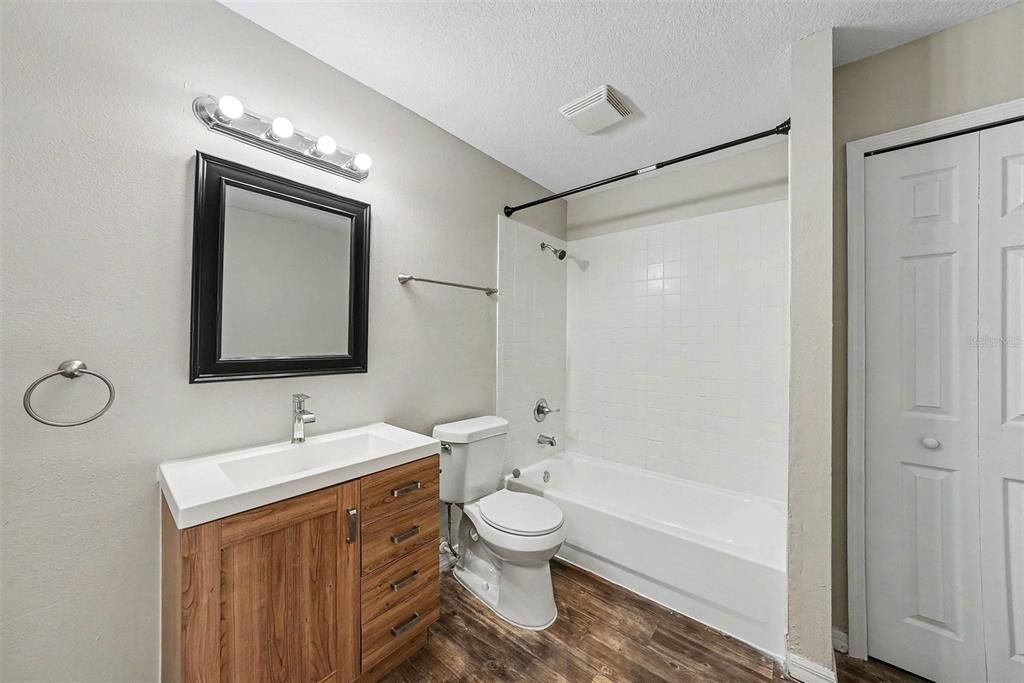 For Sale: $334,900 (4 beds, 2 baths, 1410 Square Feet)