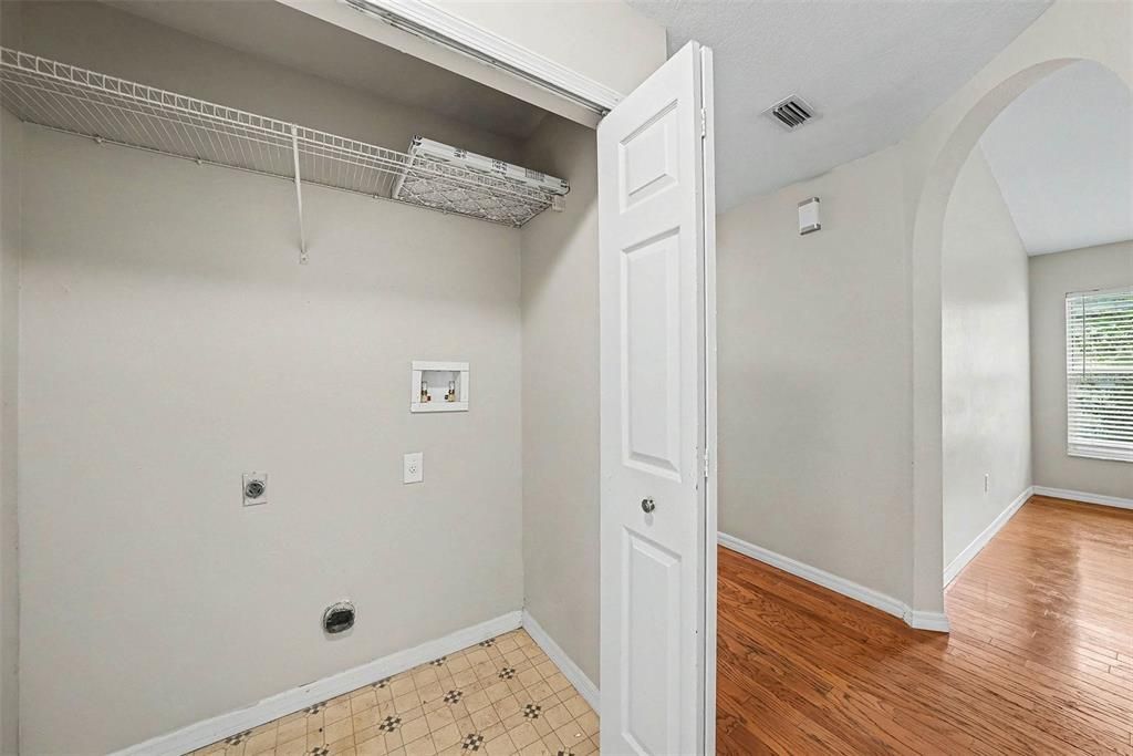 For Sale: $334,900 (4 beds, 2 baths, 1410 Square Feet)