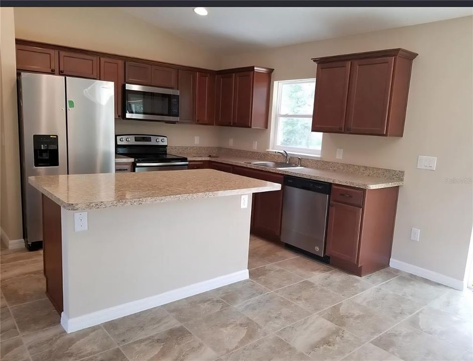 На продажу: $239,900 (3 спален, 2 ванн, 1274 Квадратных фут)