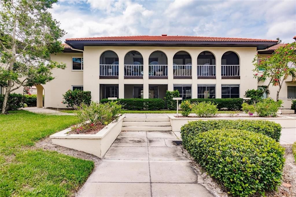 For Sale: $154,900 (2 beds, 1 baths, 857 Square Feet)