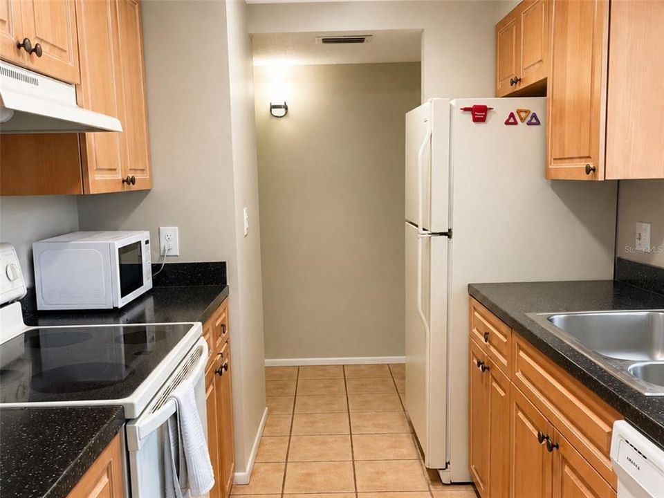 For Sale: $154,900 (2 beds, 1 baths, 857 Square Feet)