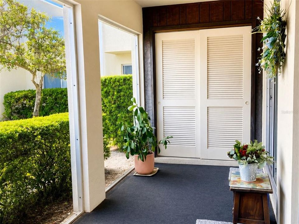 For Sale: $154,900 (2 beds, 1 baths, 857 Square Feet)