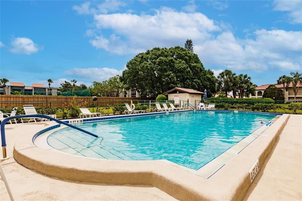 For Sale: $154,900 (2 beds, 1 baths, 857 Square Feet)