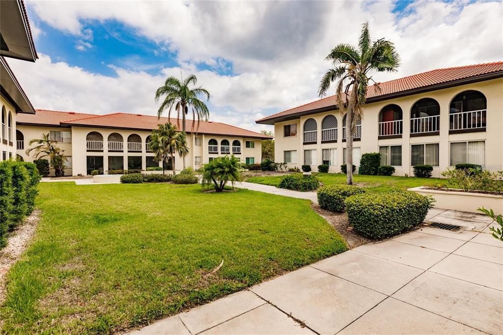 For Sale: $154,900 (2 beds, 1 baths, 857 Square Feet)