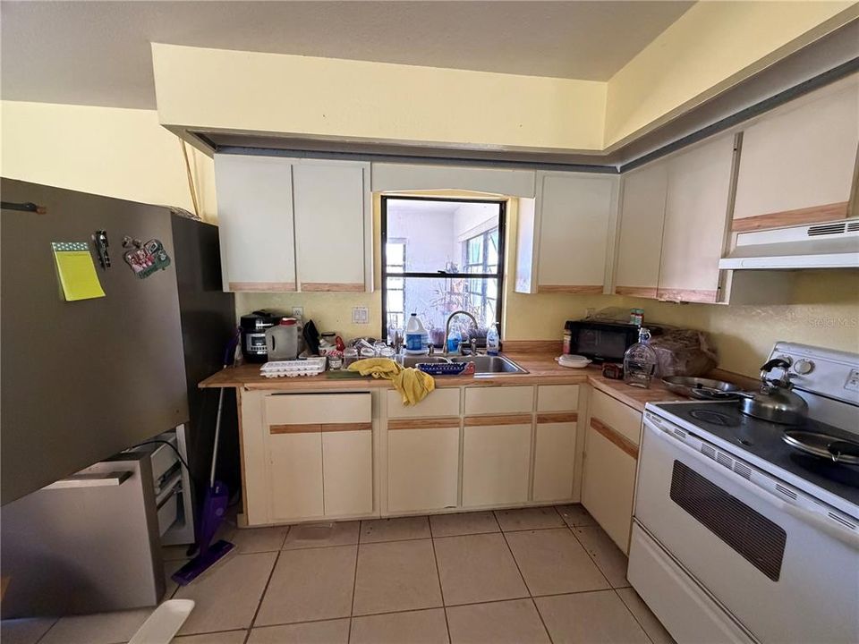 For Sale: $209,900 (2 beds, 2 baths, 1273 Square Feet)
