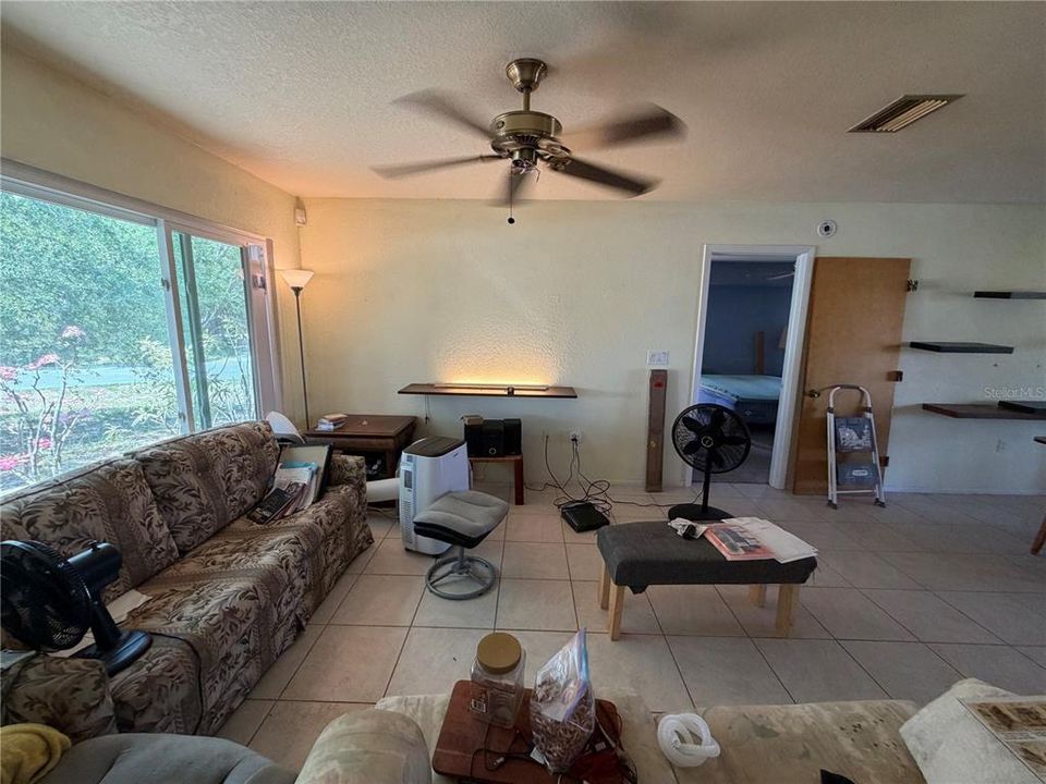 For Sale: $209,900 (2 beds, 2 baths, 1273 Square Feet)