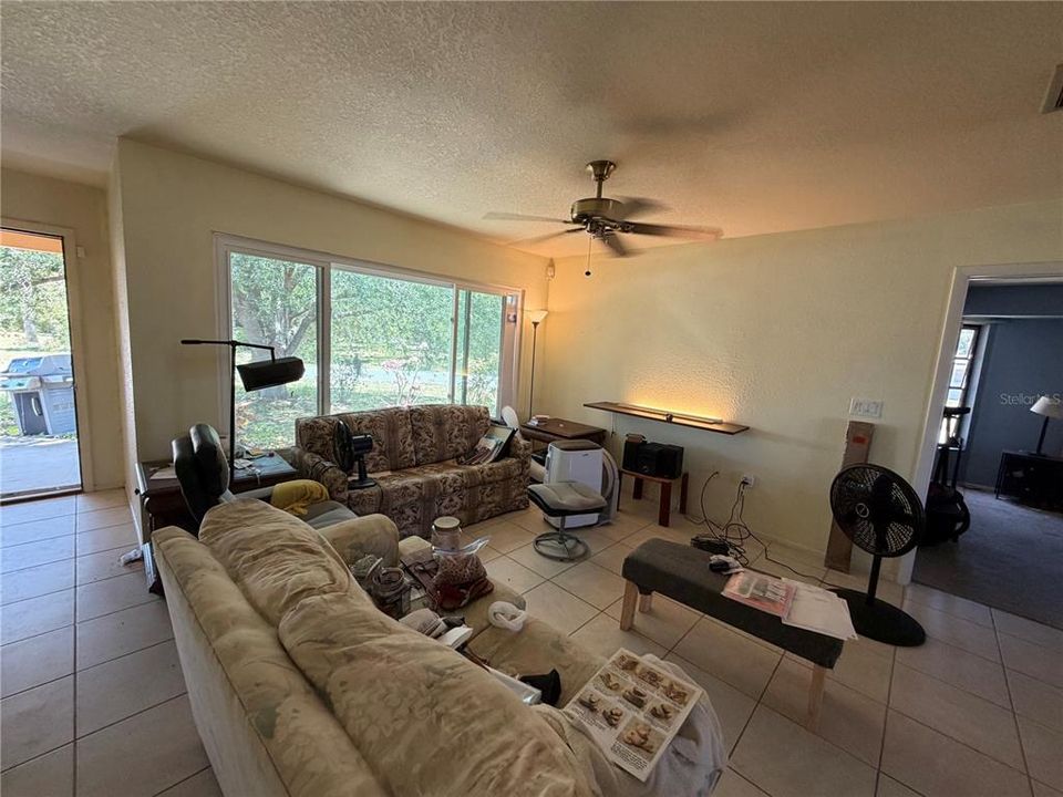 For Sale: $209,900 (2 beds, 2 baths, 1273 Square Feet)