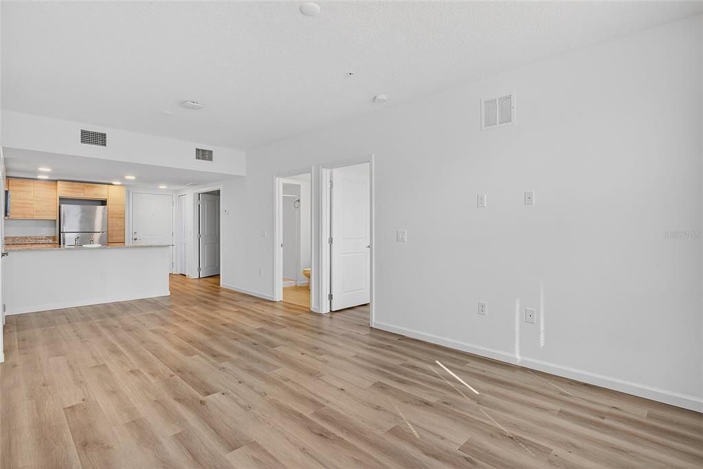 For Sale: $294,900 (3 beds, 2 baths, 1142 Square Feet)
