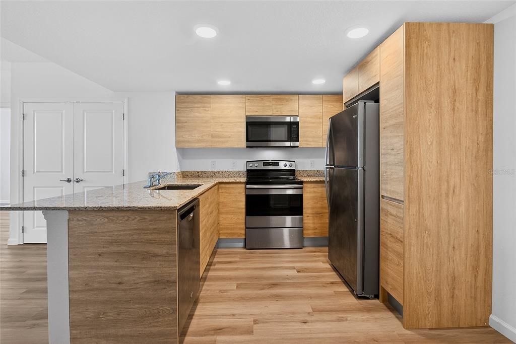 For Sale: $294,900 (3 beds, 2 baths, 1142 Square Feet)