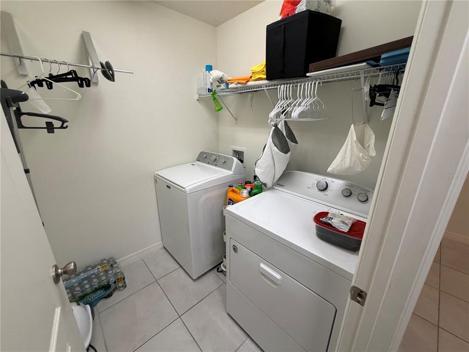 For Rent: $2,400 (4 beds, 2 baths, 2004 Square Feet)