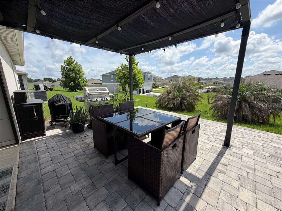 For Rent: $2,400 (4 beds, 2 baths, 2004 Square Feet)