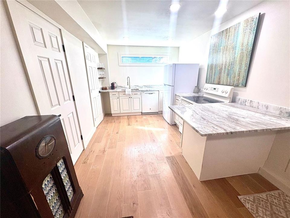 For Rent: $2,000 (1 beds, 1 baths, 459 Square Feet)