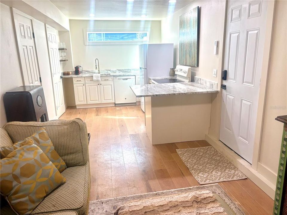 For Rent: $2,000 (1 beds, 1 baths, 459 Square Feet)