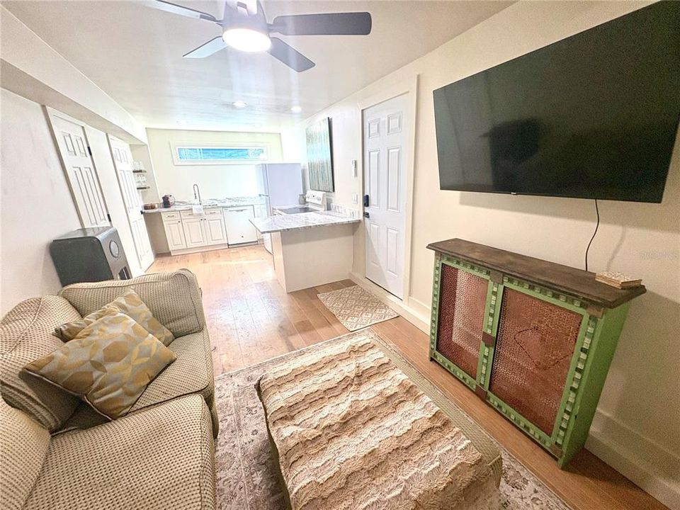 For Rent: $2,000 (1 beds, 1 baths, 459 Square Feet)