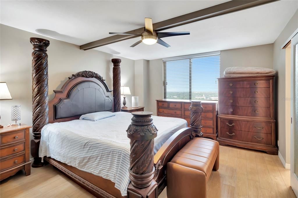 For Sale: $375,000 (2 beds, 2 baths, 1189 Square Feet)