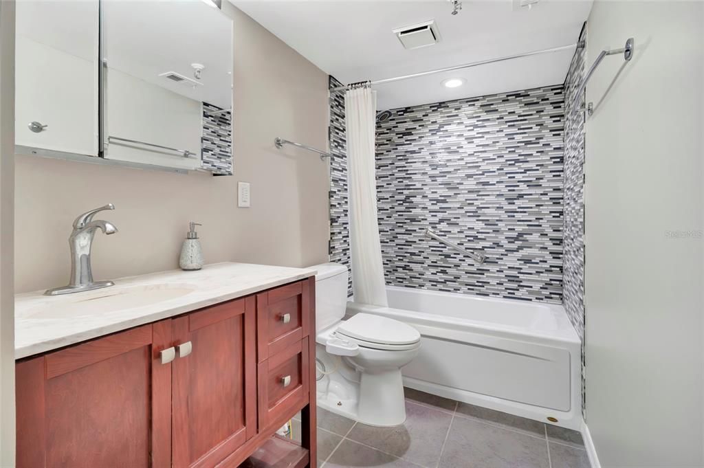 For Sale: $375,000 (2 beds, 2 baths, 1189 Square Feet)