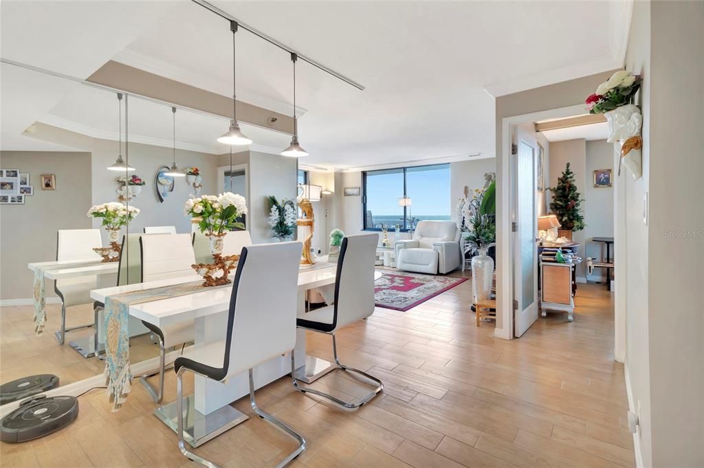 For Sale: $375,000 (2 beds, 2 baths, 1189 Square Feet)