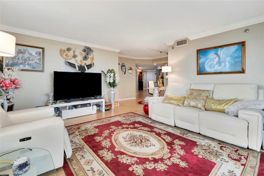 For Sale: $375,000 (2 beds, 2 baths, 1189 Square Feet)