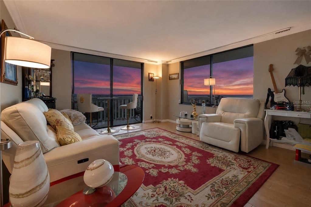 For Sale: $375,000 (2 beds, 2 baths, 1189 Square Feet)