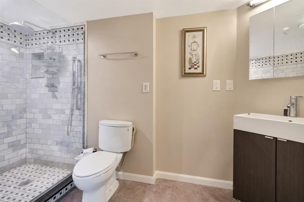 For Sale: $375,000 (2 beds, 2 baths, 1189 Square Feet)