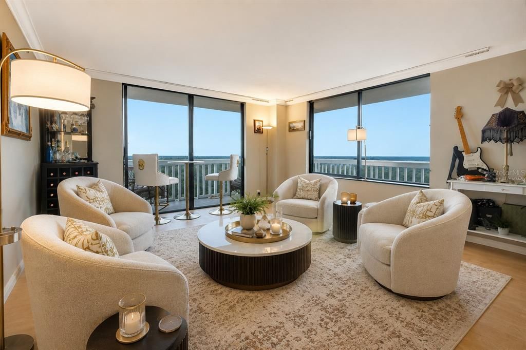 For Sale: $375,000 (2 beds, 2 baths, 1189 Square Feet)