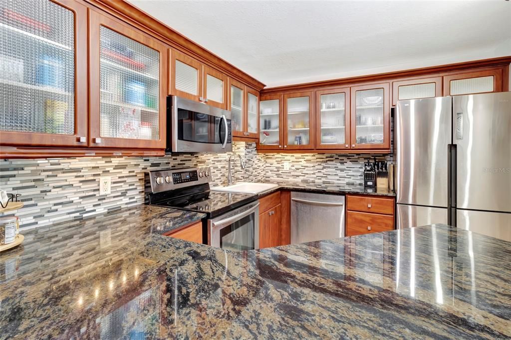 For Sale: $375,000 (2 beds, 2 baths, 1189 Square Feet)