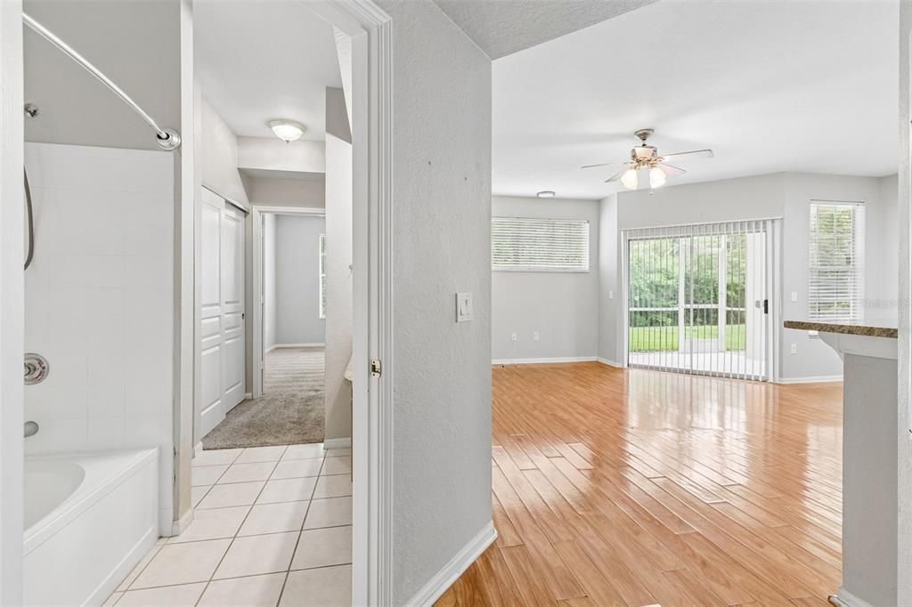For Sale: $165,000 (1 beds, 1 baths, 851 Square Feet)